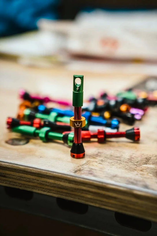 Bezdušový ventilek PEATY'S  X 50to01 (mk2) rasta tubeless valves 42mm (ptv2-42-ras-12)
