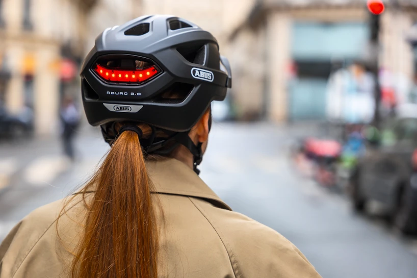 Cyklistická helma Abus Aduro 3.0 Led Glacier Blue