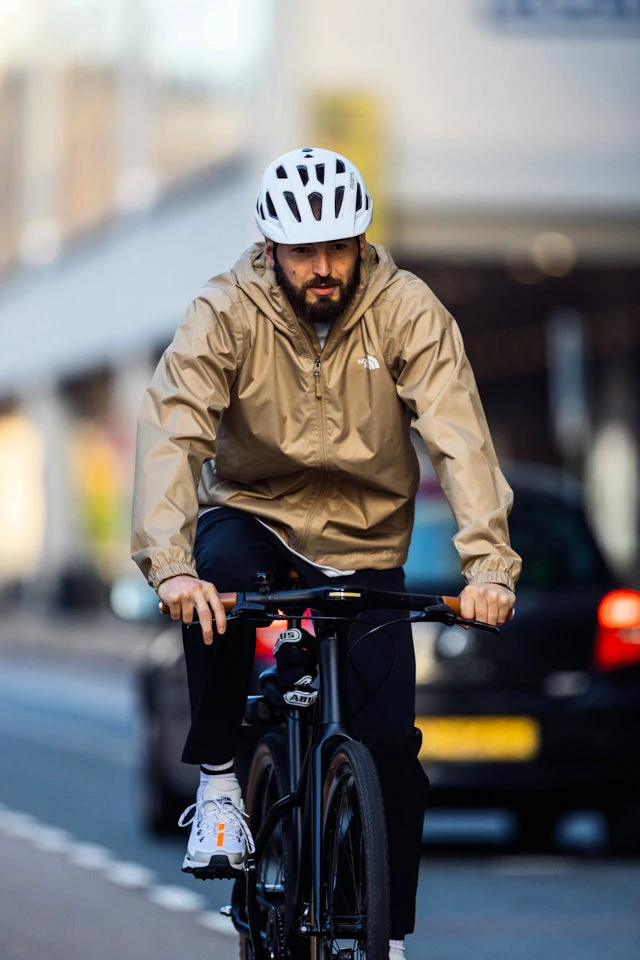 Cyklistická helma Abus Urban-I 3.0 Ace Polar White