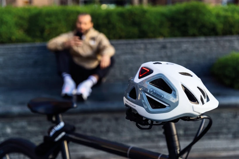 Cyklistická helma Abus Urban-I 3.0 Ace Polar White L