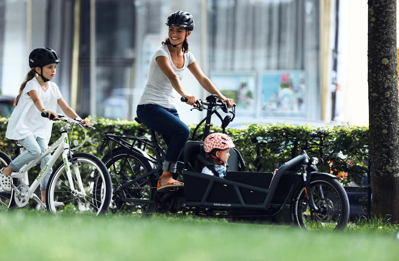 Cyklistická helma Abus Urban-I 3.0 Flower Art  S