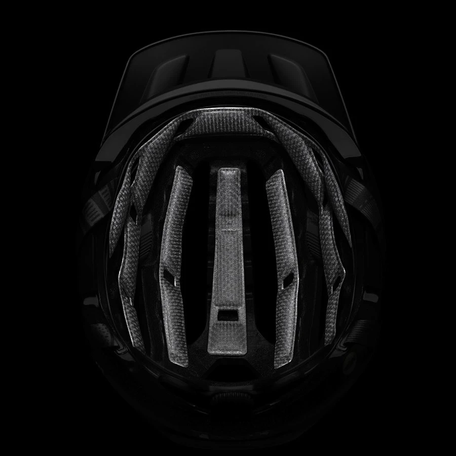 Cyklistická helma Giro Manifest  Spherical Mat Black