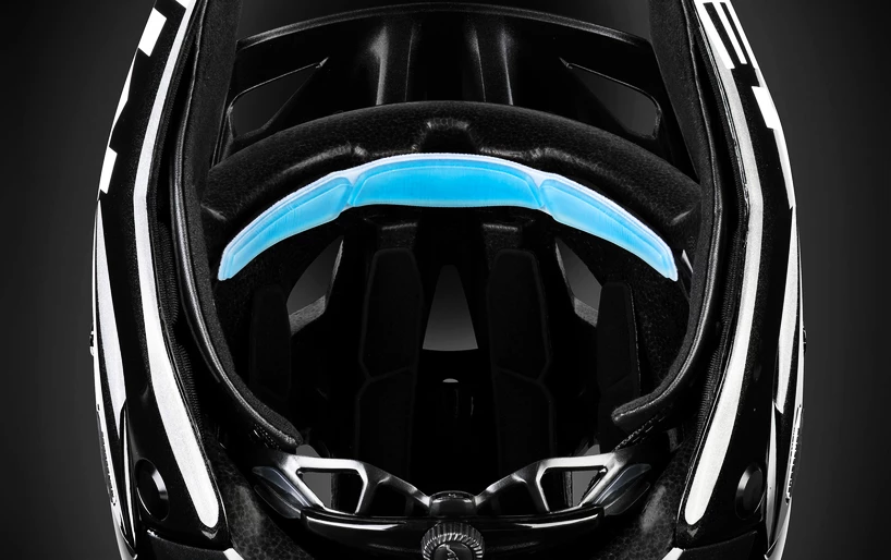 Cyklistická helma MET  Parachute black M