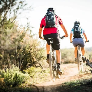 Cyklistický batoh Osprey Syncro 15 tmavě šedý 2017