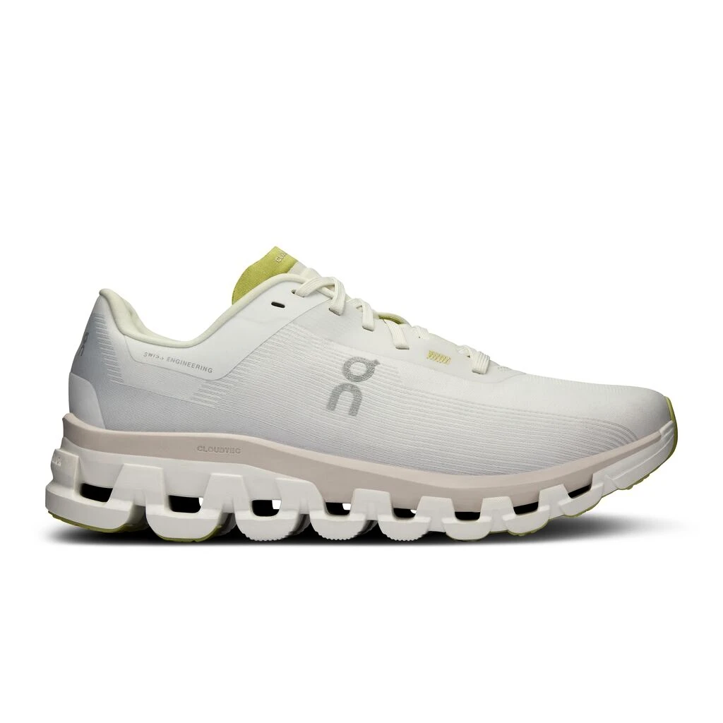 Dámská běžecká obuv On  Cloudflow 4 White/Sand  EUR 37,5