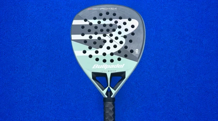 Recenze: Bullpadel Hack 04 - raketa, která neodpouští chyby