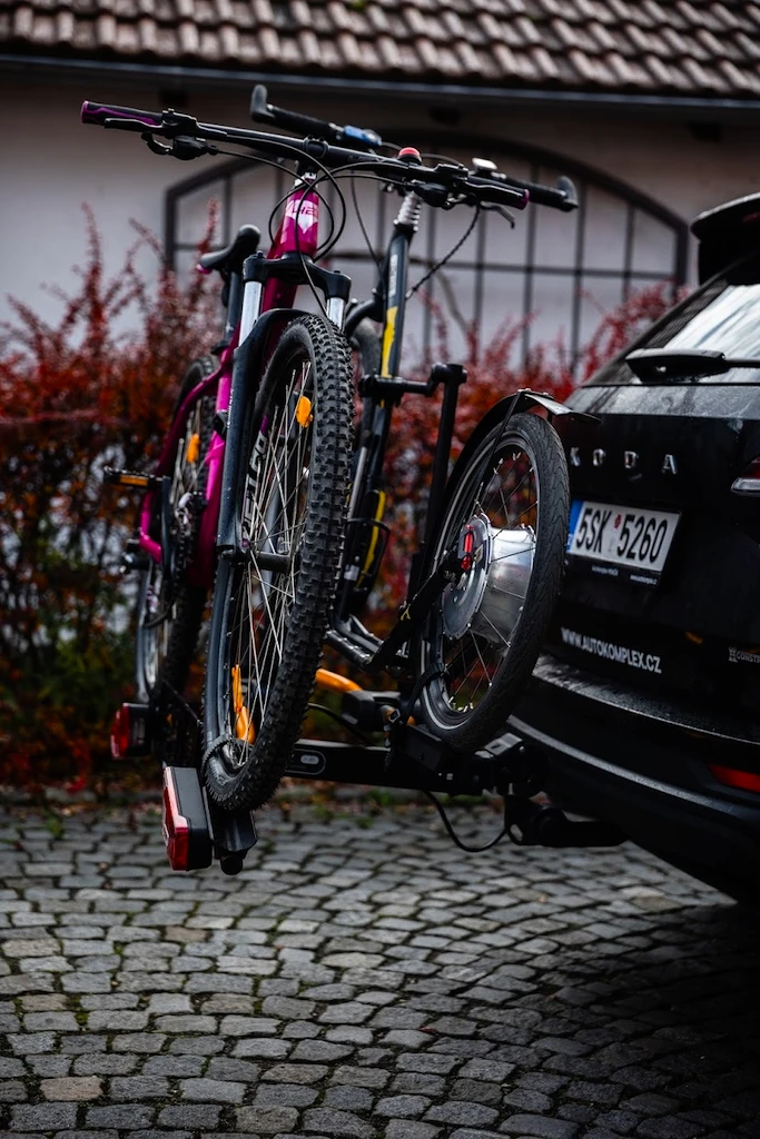 Nosič koloběžek na tažné zařízení TMK  FLY Footbike 01 - black