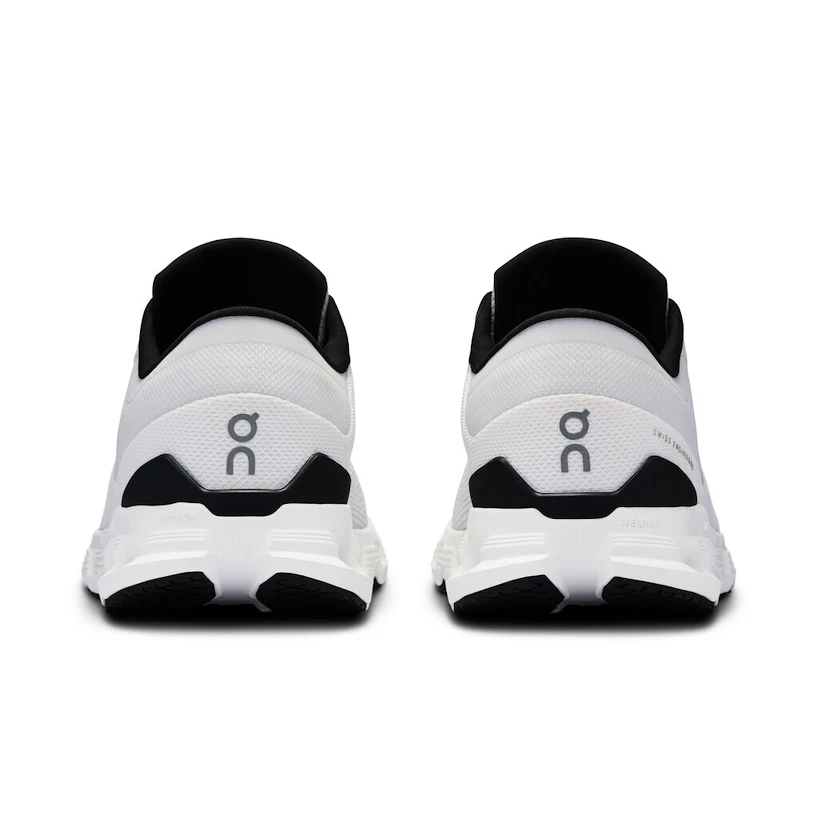 Pánská běžecká obuv On  Cloud X 4 Ivory/Black  EUR 45