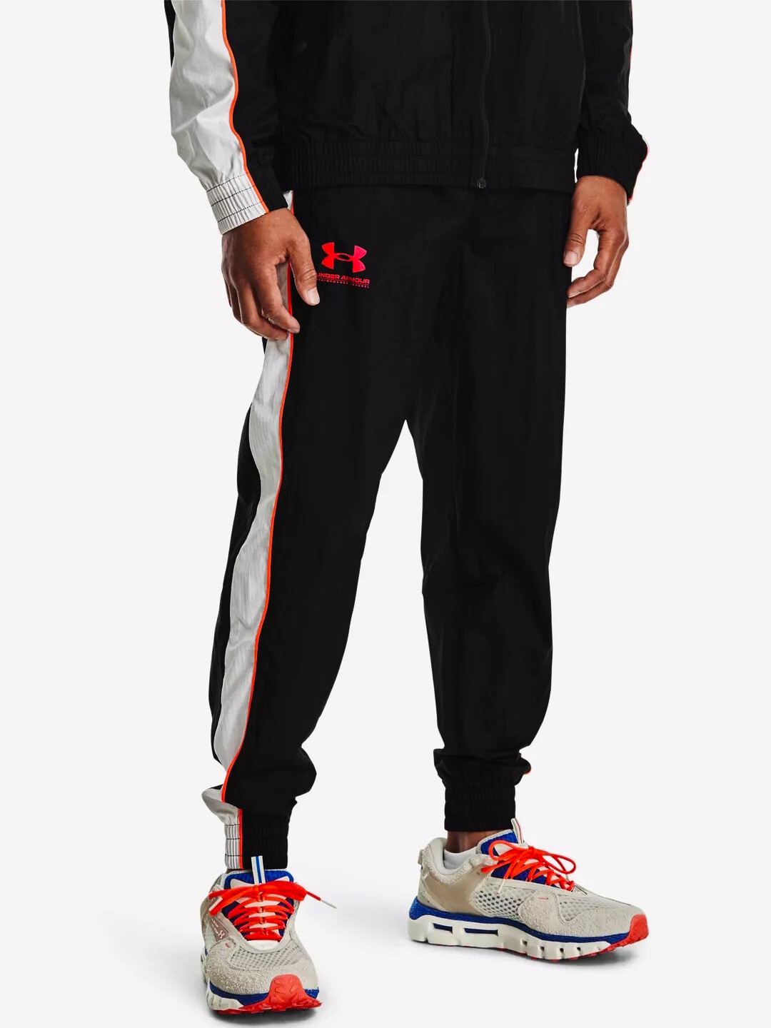 Product detail of Under Armour woven Track tepláky černá