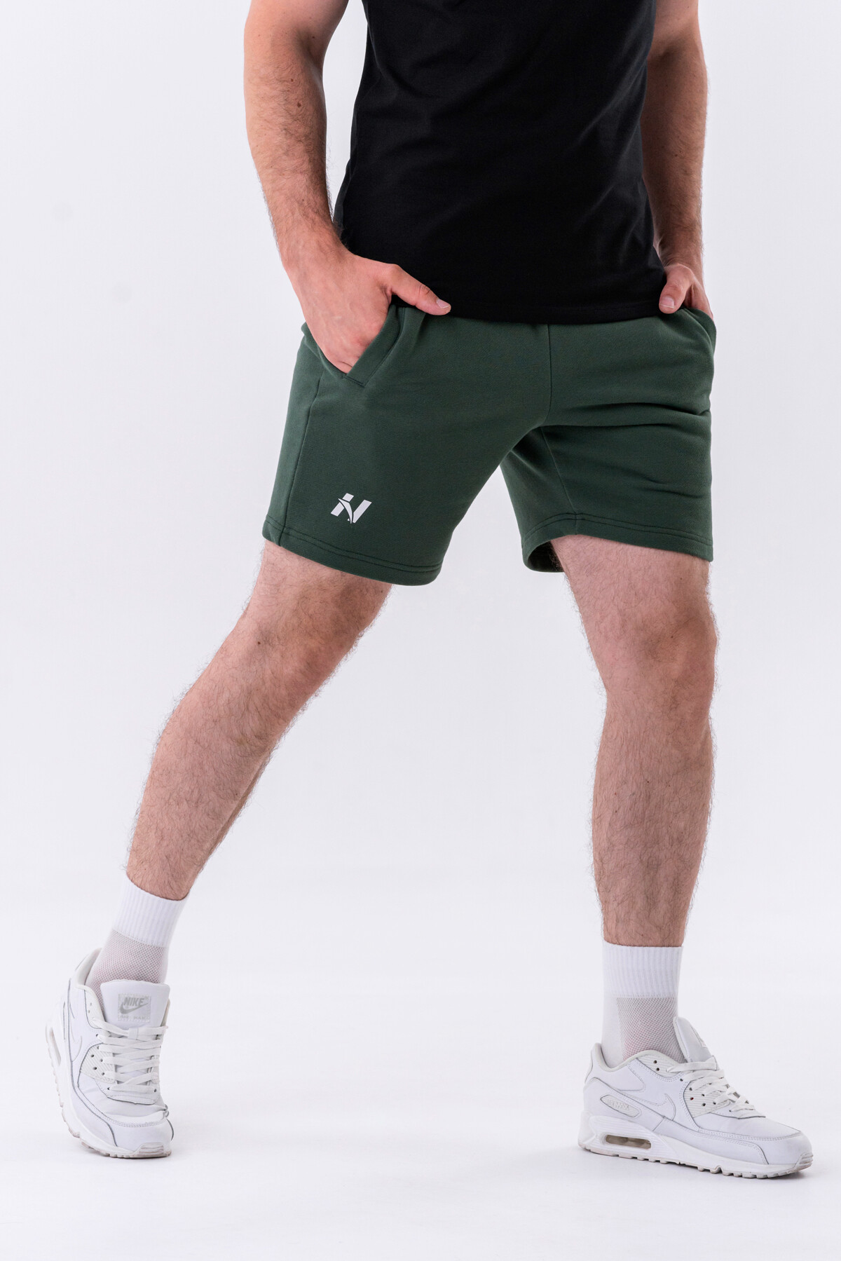 Product detail of Pánské šortky Nebbia  Relaxed-fit Shorts with Side Pockets 319 dark green M