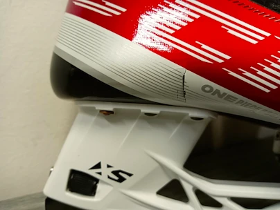 Poškozeno - Hokejové brusle CCM JetSpeed FT4 PRO Senior  EUR 42,5  Wide