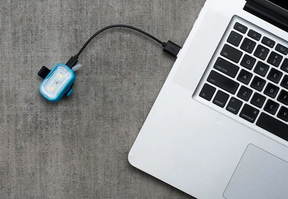 Přední blikačka BLACKBURN Click USB černá