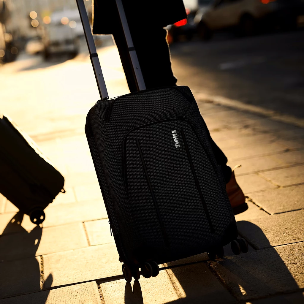 Příruční kufr s kolečky Thule Crossover 2 Expandable Carry-on Spinner - Black