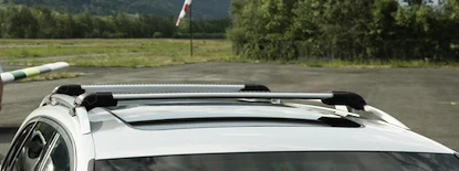 Střešní nosič Thule WingBar Edge Volkswagen Touran I (1T) 5-dr MPV se střešními podélníky (hagusy) 03-15