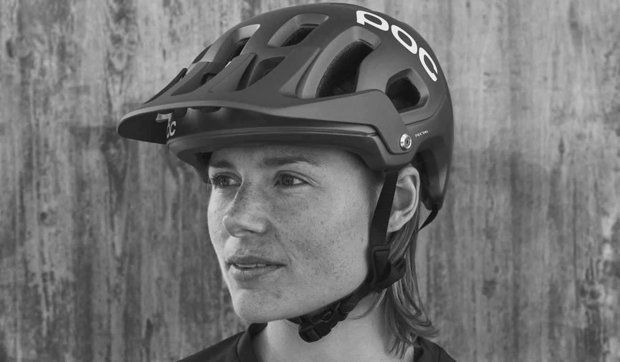 Cyklistická helma POC Tectal v modré barvě