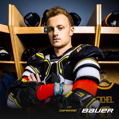 Jack Eichel ve výstroji Bauer Supreme