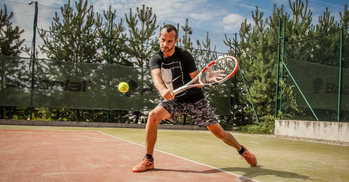 Zdeněk Hrabálek s tenisovými raketami Babolat Pure Strike 2020