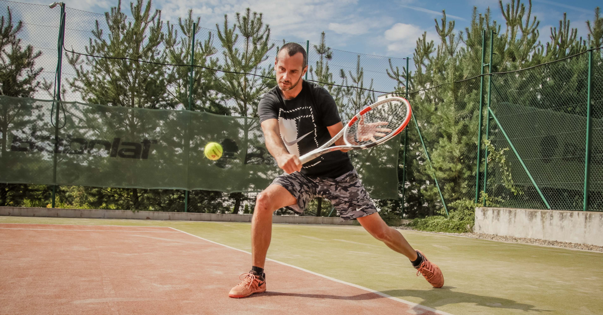 Zdeněk Hrabálek s tenisovými raketami Babolat Pure Strike 2020