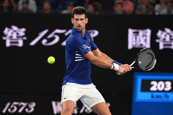 Novak Djoković s tenisovou raketou Head Speed
