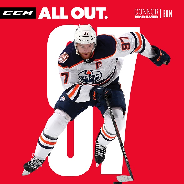 Connor McDavid v hokejové výstroji CCM Jetspeed