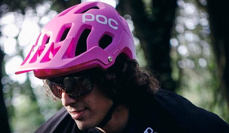 Cyklistická helma POC Tectal v růžové barvě