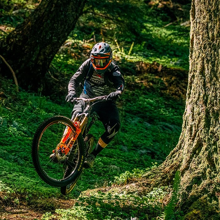 Cyklistická helma Bell  Super DH Spherical Mat/Glos Black