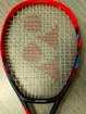 Vyzkoušeno - Tenisová raketa Yonex Vcore 100L Scarlet  L3